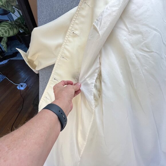 Vintage Ivory Trench Coat With Floral Cuffs Size 13/14 - Picture 9 of 13